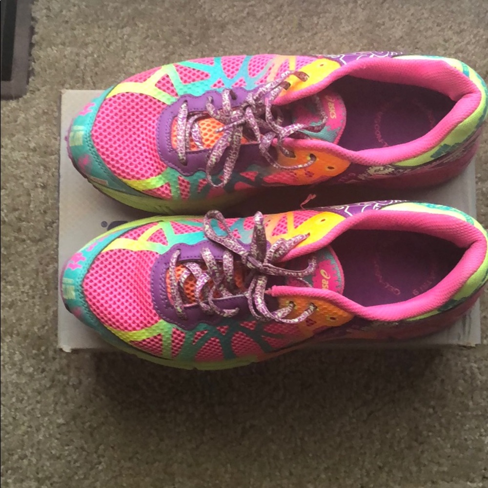 Neon ASICS